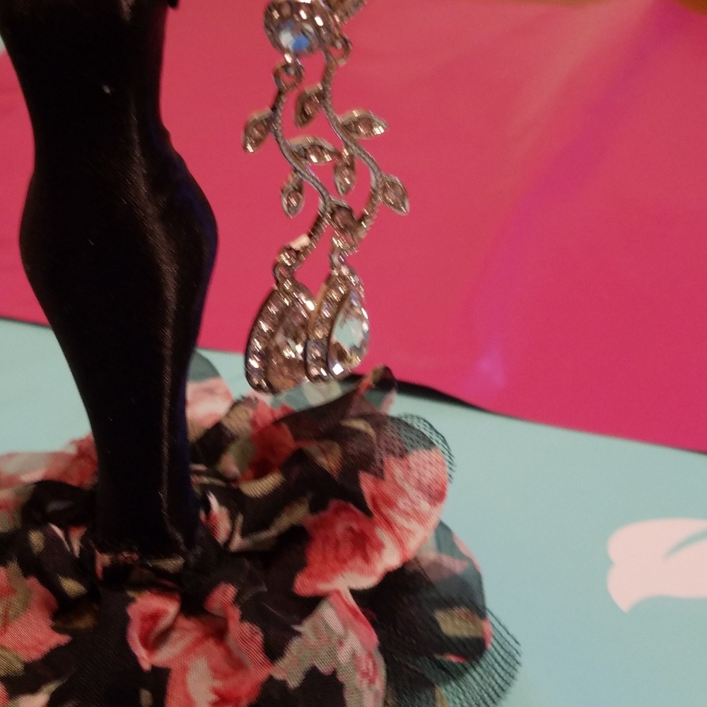 Stunning Earrings only silver left - Picture 4 of 7